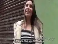 Chica amateur recogida de la calle para follar con un extraño