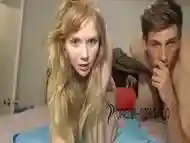 Rubia adolescente se filma follando con su chico