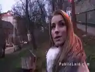 Rubia muy cerda quiere mamar y follar en publico