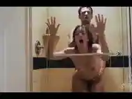 Couple amateur baise dans une douche d''hÃ´tel - Sextwoo -