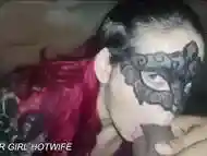 Gata mascarada mamando e ganhando esporrada