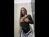 Mi novia me manda video en el baÃ±o de una discoteca