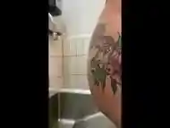 Pissing in a public sink - beautiful booty view