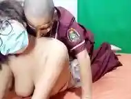 profesor viejo de medicina le pide a la compaÃ±era de trabajo vestirse sexy antes de tener sexo