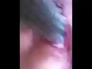 wet pussy  fuck her creamy pussy with a big cucumber and squirting orgasméªé¼ç­ä¸å°æ»¡è¶³ï¼é£é»çç»§ç»­æ½æ