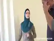 Muslim tenant gets discount in exchange for fuck