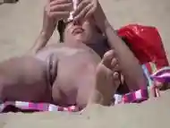 Big PUSSY Lips Close-Up Voyeur Beach Amateurs MILFS Video