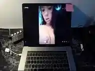 Actriz porno milf espa&ntilde_ola se folla a fan por webcam. Esta madurita sabe sacar bien la leche a distancia. Leyva Hot ctdx