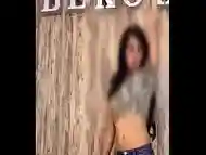 CHICA BAILANDO ENSE&Ntilde_ANDO SU DOTACION MASTURBANDOSE