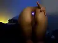 Calentando a un chico por videollamada, jugando con un plug anal