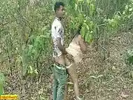 Desi Beautiful Aunty Outdoor Sex Going Viral!!