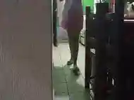 Espiando a mi esposa en vestido corto y tanga en la cocina