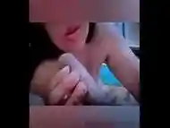 Morena cachonda reci&eacute_n polla por amigo bisexual