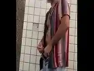 Peludinho safado ensinando como se faz banheir&atilde_o