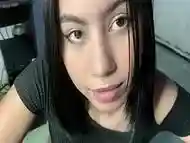 Sexy jovencita latina amateur de 18 a&ntilde_os recibe semen en su boca POV