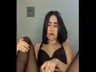 Sexy teen latina masturbandose con su dildo hasta correrse