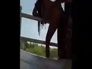 Tengo sexo duro con la chica de limpieza en la terraza al aire libre