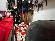 Video completo. Hijastra es espiada en su cuarto