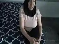 arab girl wants to make porn and removes hijab