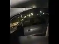 dei a um desconhecido no estacionamento dogging