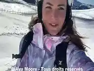 Ava Moore - Des skieurs me surprennent en train de me goder le cul - VLOG X