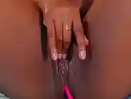 Babe look to finger fuck her pussy while creaming