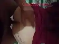 Casada cogiendo con vestido color vino de perrito en el sof&aacute_ cama