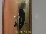 Casada provocando o entregador. Marido escondido no quarto (&aacute_udio original)