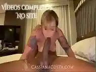 Cassiana Costa chupando o neg&atilde_o mostrando o cuzinho