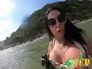 Cibele Pacheco arrasando na praia do Pereque em guaruj&aacute_