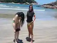 Com minha namorada Paty Bumbum de f&eacute_rias  na praia .