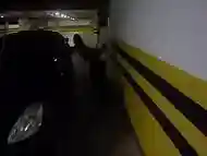 Esposa dando no estacionamento do shopping