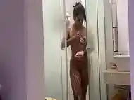 Gostosona tomando banho depois de entrar na pica do pauzudo