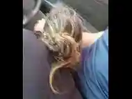 Gozando na boca dentro do carro e tomou tudo