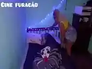 Meu marido saiu e deixou o amigo dele aqui em casa, dei minha buceta na pele e ele gozou gostoso