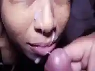 Mi hermanastra Susy recibe mucho semen en la cara despu&eacute_s de darme unas buenas mamadas