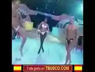 Modelos en tanga y sujetador de Noche de Fiesta