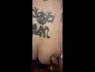 Peruano cachando con gringa tatuada SE VIENE EN SU CULO