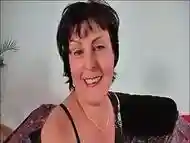 Reife Milf Fisting Stute melkt JungSchwanz - FULL