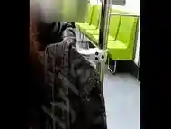 Sexo prohibido con fan en transporte p&uacute_blico metro reproducelo antes de que lo borren!!!