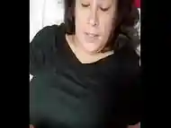 casting mujer madura infiel llama a esposo y se mete a la ducha