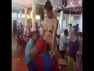 striptease de una chola en el chongo