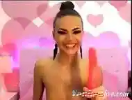 Slutty cam model displays her deepthroat skills