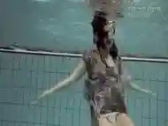 Super tight underwater babe pussy Loris Licicia