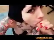 Tattooed camslut gets enjoyed in livecam