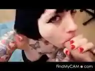 Tattooed camslut gets enjoyed in livecam